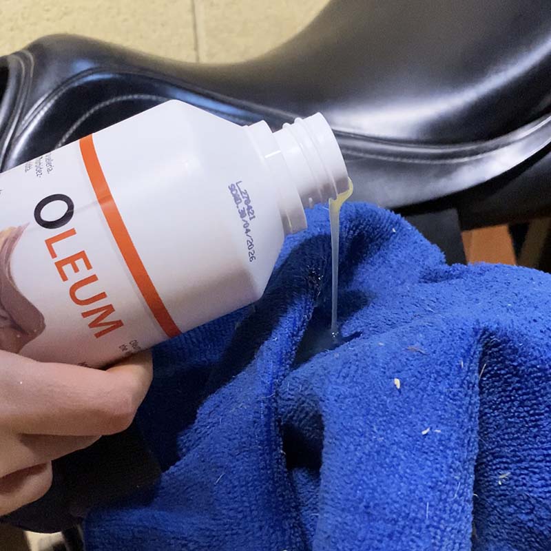 Leather oil Arcafarm “OLEUM” 1 lt - 1475