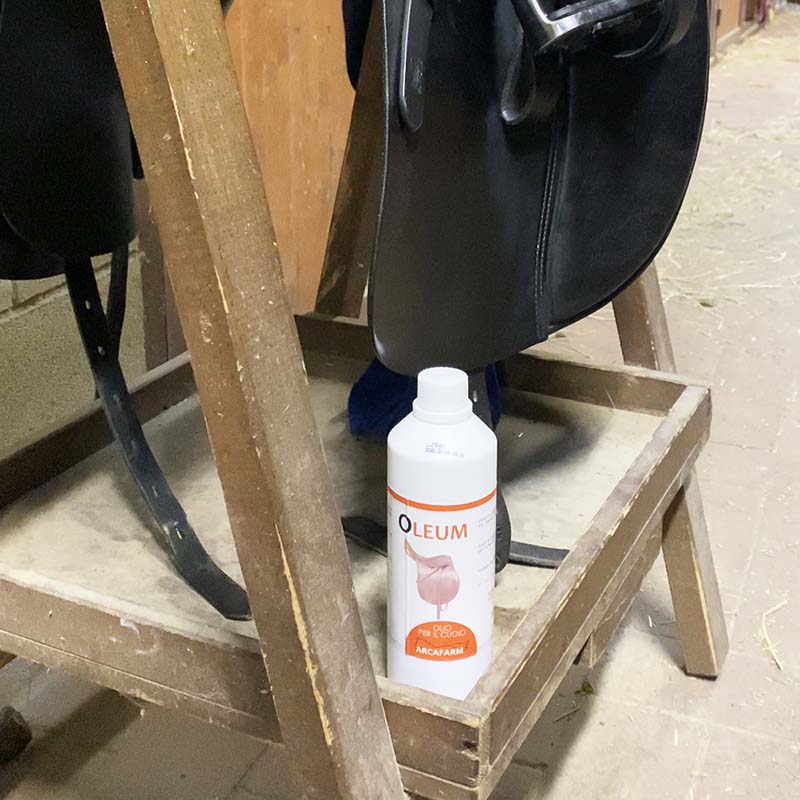 Leather oil Arcafarm “OLEUM” 1 lt - 1475